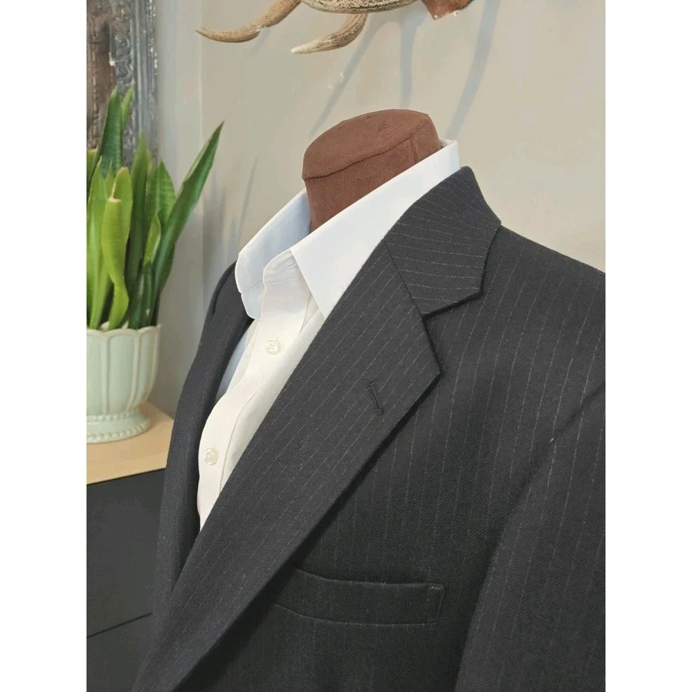 Haggar Strathmore Vintage 38R Blue Chalk Stripe Wool 2 Button Sport Coat K603